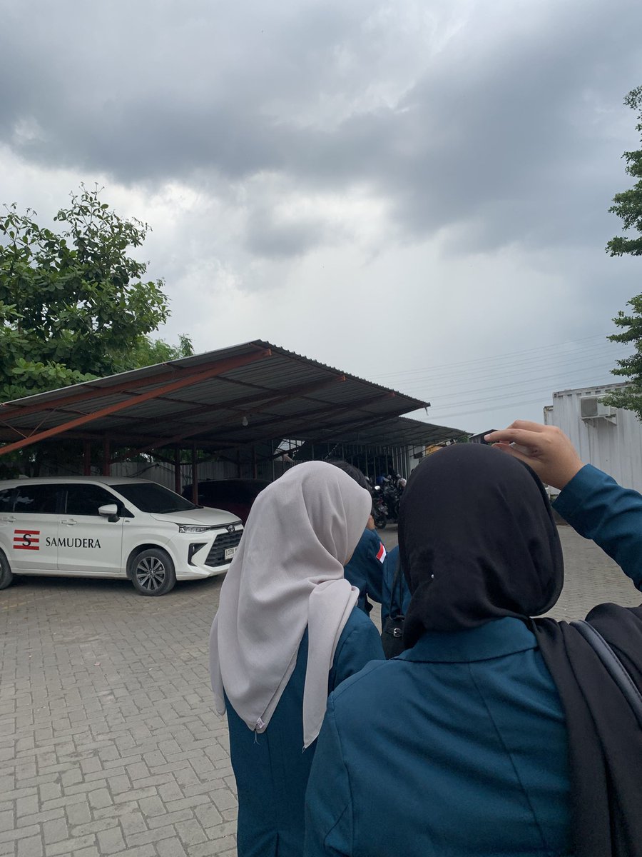 swiftubby's tweet image. cari perusahaan udah kaya cari loker