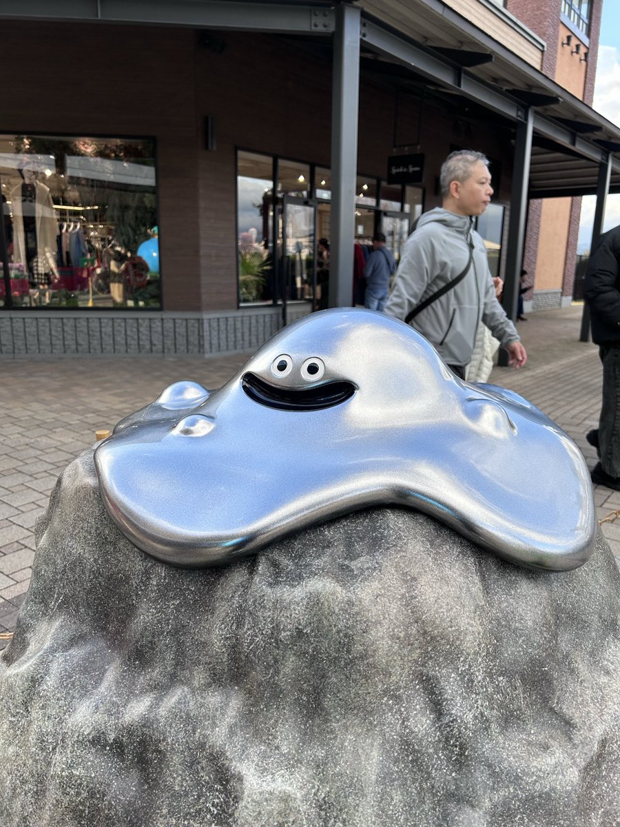 skogkatter112's tweet photo. ドラクエのアウトレットコラボ🎖️ https://t.co/1kW7DQg4XE