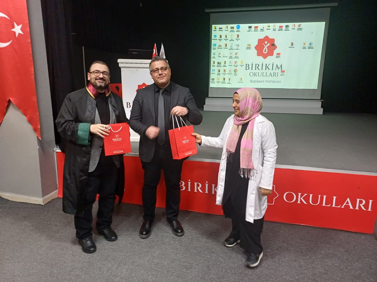 fatihomac's tweet photo. Birikim Okulları'nda; oğlum Yusuf Berat ve arkadaşlarına Avukatlık Mesleği hakkında sunum yaptım, onlara Avukatlık mesleğini tanıttım. 
Beni çocuklarımızla buluşturan Zeynep Hocama ve Birikim Okulları'na teşekkür eder, yavrularımıza güzel ve başarılı bir gelecek dilerim. https://t.co/0gx8o8ReNs