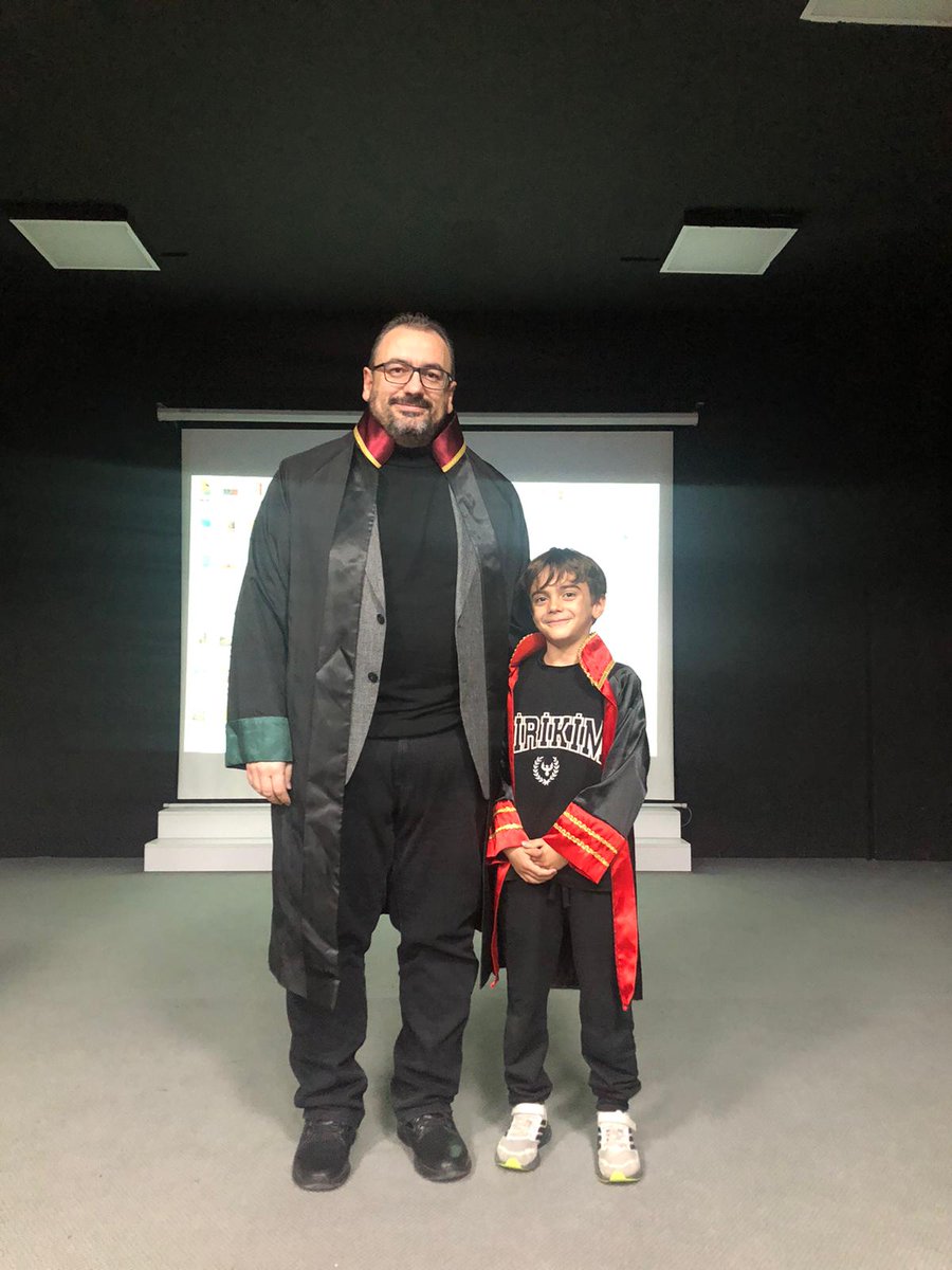 fatihomac's tweet photo. Birikim Okulları'nda; oğlum Yusuf Berat ve arkadaşlarına Avukatlık Mesleği hakkında sunum yaptım, onlara Avukatlık mesleğini tanıttım. 
Beni çocuklarımızla buluşturan Zeynep Hocama ve Birikim Okulları'na teşekkür eder, yavrularımıza güzel ve başarılı bir gelecek dilerim. https://t.co/0gx8o8ReNs