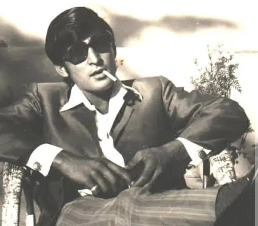 indiaa1947's tweet image. Legendary spy story of India 🇮🇳 

Ravindra Kaushik - “The Black Tiger” infiltrated Pakistan’s military in the 1970s. 

He was recruited by RAW at 22

He underwent Islamic learnings and training and converted to Nabi Ahmed Shakir and entered Pakistan

Afterwards he completed…