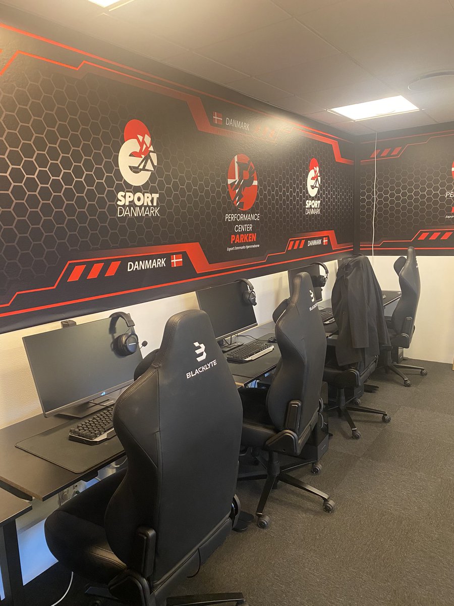 🌟Så kom dagen endelig, hvor Danmarks bedste kvindelige CS2 Hold skal findes! 🌟

Vi befinder os lige nu i de lækre omgivelser hos <a href="/AreYouLegendary/">Legendary Gaming Group</a> i Parken!

Vi ses om et par timer på twitch! 
twitch.tv/esport_danmark