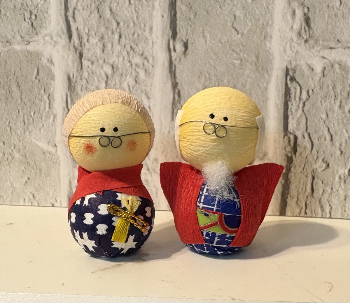 浅草橋のバッグのセールに行って
帰りに吉徳で買った起き上がり人形😊
おじいちゃんとおばあちゃん、かわいい🥰
