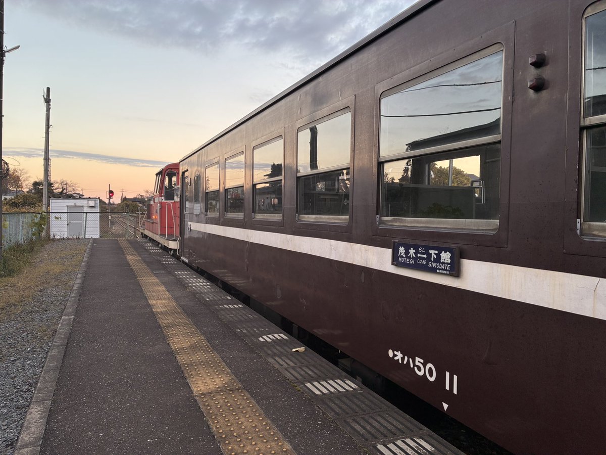 owacon_mok's tweet image. SLもおか用車両の回送を兼ねて下館→真岡間で運転される真岡鐵道6103レに乗車！
今や日本でほとんど見られなくなった客車&quot;普通&quot;列車で、もちろん乗車券のみで利用できます