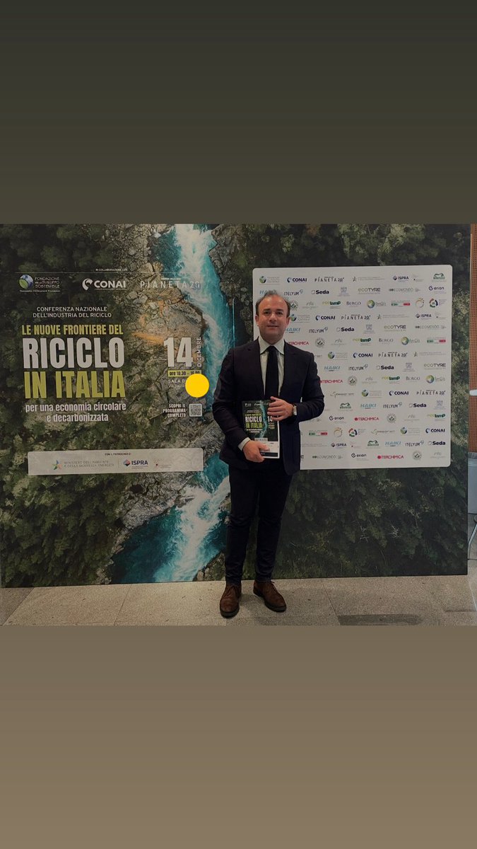 Miliziano_M's tweet photo. ✍️Partecipare ogni anno alla Conferenza Nazionale Industria del Riciclo è un vero asset strategico per chi opera nella gestione dei rifiuti, nella sostenibilità e nelle filiere dell’economia circolare.
Il confronto diretto con istituzioni, imprese e stakeholder permette di leggere con lucidità il contesto, anticipare i trend e trasformare le criticità del settore in leve di miglioramento.

L’edizione 2025 – “Tra crisi e opportunità” – sarà particolarmente rilevante: innovazione dei materiali, nuove normative europee, qualità del riciclo, investimenti e dinamiche di mercato saranno al centro del dibattito.
Presidiare questo tavolo significa rafforzare la propria visione, aggiornare le strategie operative e cogliere con tempestività le evoluzioni che impattano la governance aziendale.

Saremo presenti anche quest’anno, convinti che solo un confronto aperto e continuo possa generare valore per territori, imprese e cittadini.
La transizione circolare richiede competenze, rete e leadership: questo convegno è il luogo giusto per metterle in campo.

11 dicembre – Milano, Sala Buzzati
Un appuntamento da non perdere per chi vuole guidare il cambiamento, non subirlo.

⸻
@CONAI @FabioCostarella @Fondazioneper loSviluppoSostenibile @Ispra - @IstitutoSuperioreperlaprotezione e la Ricerca Ambientale Ministero dell'Ambiente e della Sicurezza Energetica ENEA - Agenzia nazionale @European Commission @Ecomondo Maurizio Miliziano SAMO Ambiente srl  Quisquina Ambiente srl Regione Siciliana European Parliament @COREPLA EcoFuturo Festival