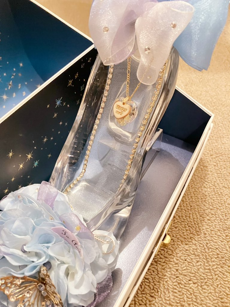 このガラスの靴セット一式欲しい人いないかな…シンデレラ好きの方とか