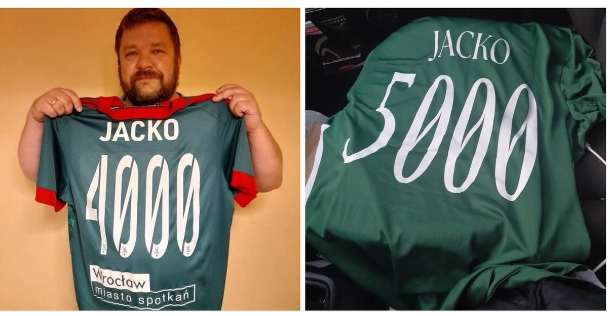 Slasknet's tweet image. Dziś swoje urodziny 🎂 obchodzi nasz skarb, nasza legenda - redaktor Jacek Bratek 🥂

Popularny &quot;Jacko&quot; trzy lata temu świętował obecność na swoim meczu Śląska Wrocław nr 4000, a niedawno - pękła mu bariera 5000 spotkań WKS-u obejrzanych na żywo 😲

1947 lat! 🇮🇹