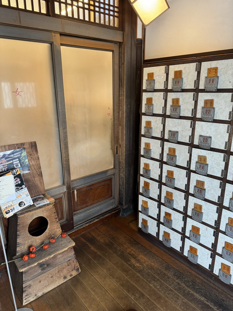 mandorara's tweet photo. 入谷にあるレボン快哉湯。雰囲気良きカフェ❗️
店員さんの接客も丁寧でコーヒーも美味しかった😋 https://t.co/ZkETWUXCFd