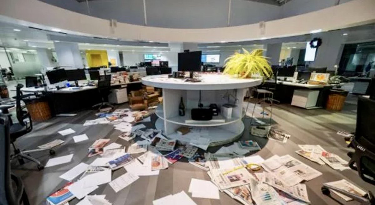 #DanielaFumarola:  &lt;&lt; Condanniamo il grave assalto di ieri alla redazione de La Stampa avvenuto a Torino. Alla Direzione, ai giornalisti de “La Stampa”, ai lavoratori del gruppo, va la nostra piena solidarietà e vicinanza. 
La violenza, le intimidazioni e le minacce rivolte ai