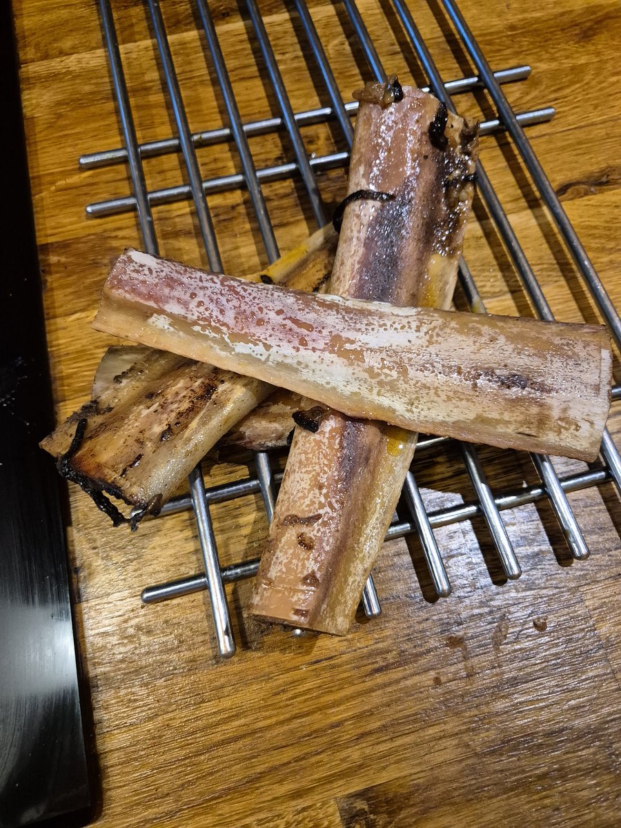 SmartSacks's tweet image. It started 13 hours ago... Bones out this morning... Now waiting for it to cool, before chunking it up and reheating for dinner..potato and butter beans have been cooking for the same time #heritagecooking #daheim #chulent