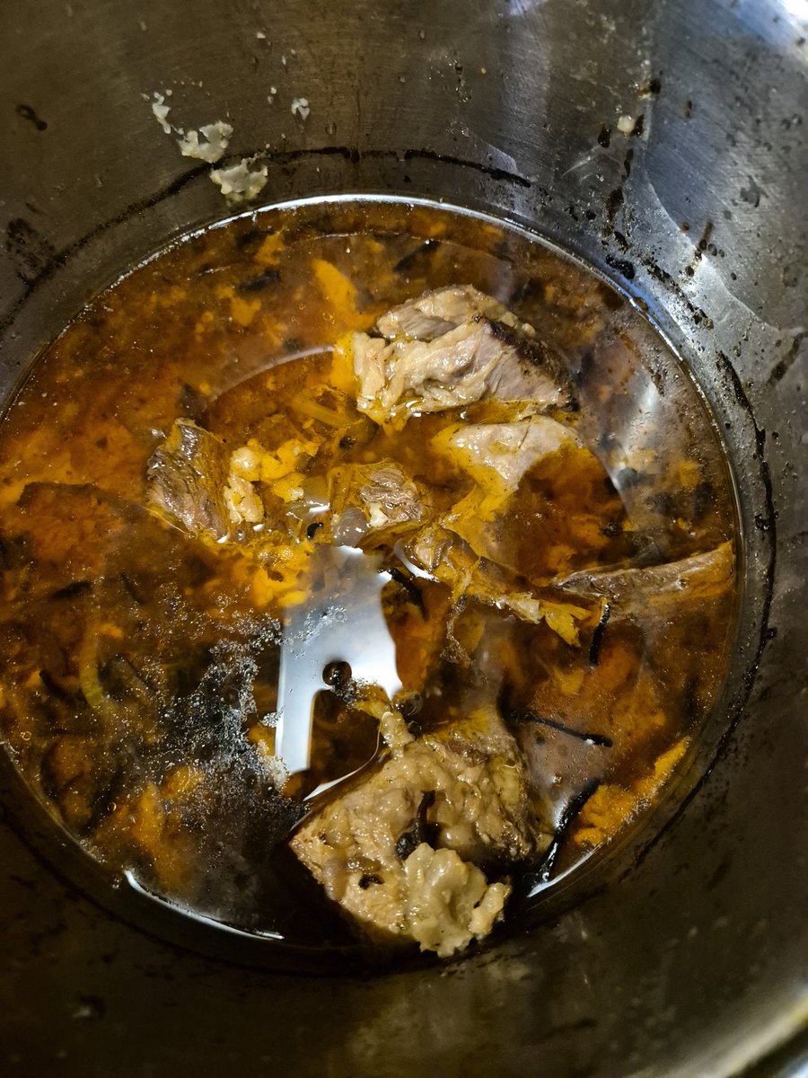 SmartSacks's tweet image. It started 13 hours ago... Bones out this morning... Now waiting for it to cool, before chunking it up and reheating for dinner..potato and butter beans have been cooking for the same time #heritagecooking #daheim #chulent