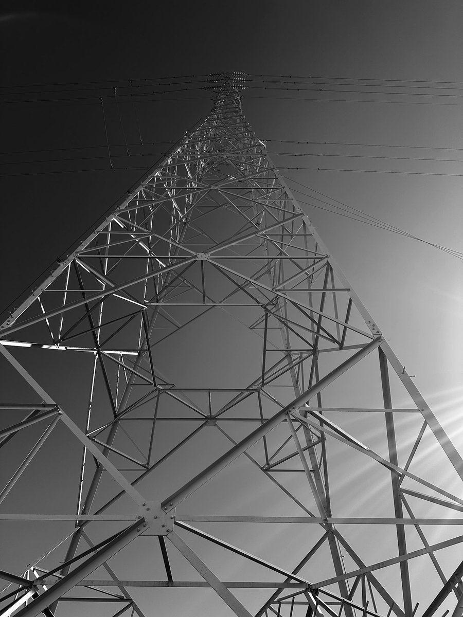 HiroTakeuchi's tweet photo. power transmission tower.
#powertransmissiontower
#powertower
#electricitypylon
#送電塔
#blackandgrayphoto
#monochromephoto https://t.co/lRXNDHaROe
