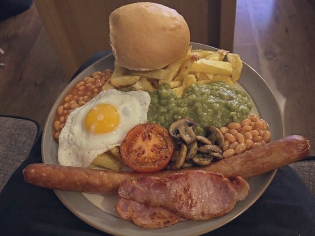 Coventry_Views2's tweet image. Making a Bigfoot chippy dinner into a breakfast fit for kings!
😜 
#PUSB