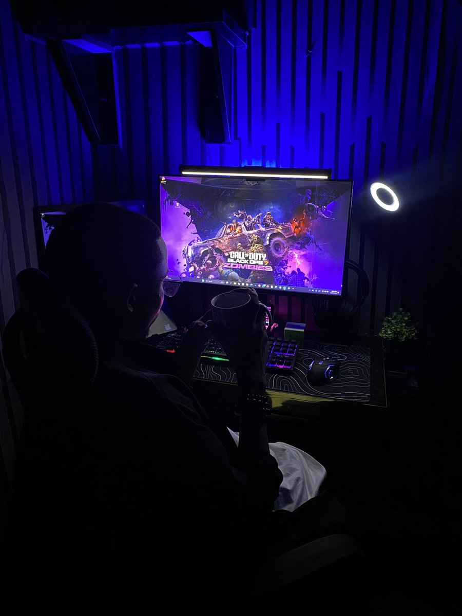 web3chrix's tweet image. GM CT
The weekend is always for work and relaxation after 5 days of school work. 🤌🏻
PS: I hosted a smartphone web3 design class at a black friday discount and the turnup is massive fr...