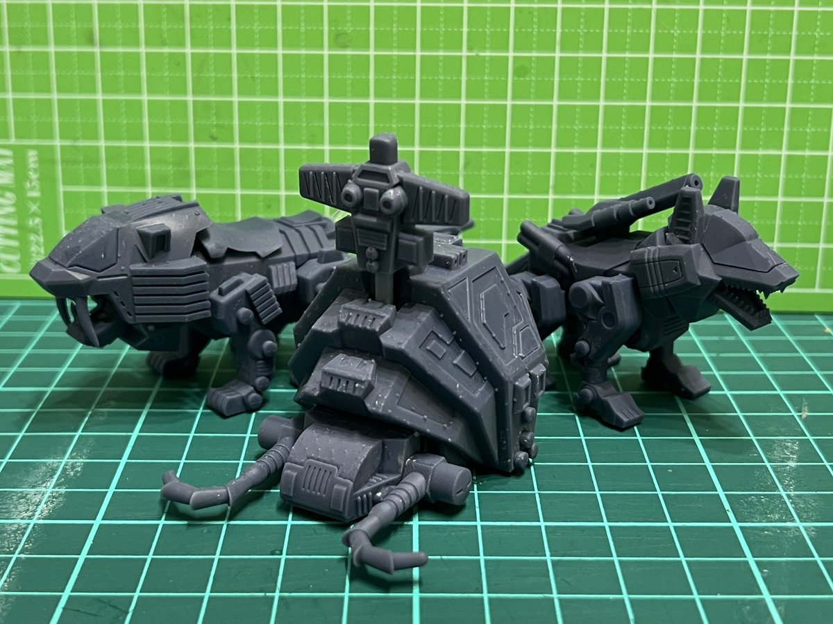 シールドライガーとコマンドウルフを隣に置くとこんな感じ 結構大型に