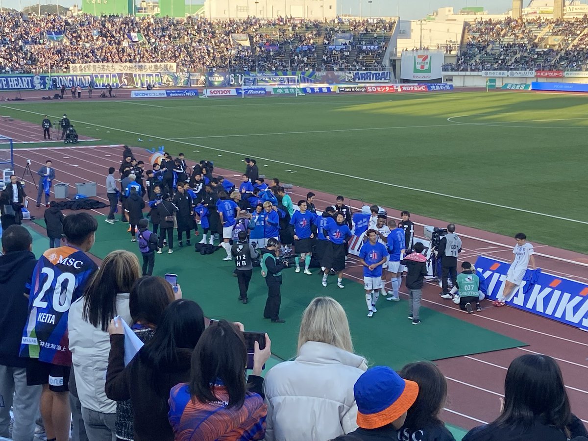 優勝は出来ませんでしたがJ1に昇格する事が出来ました！こんなにも感情がぐちゃぐちゃになるくらい夢中になるとは思いませんでした。本当にみんなおめでとう！