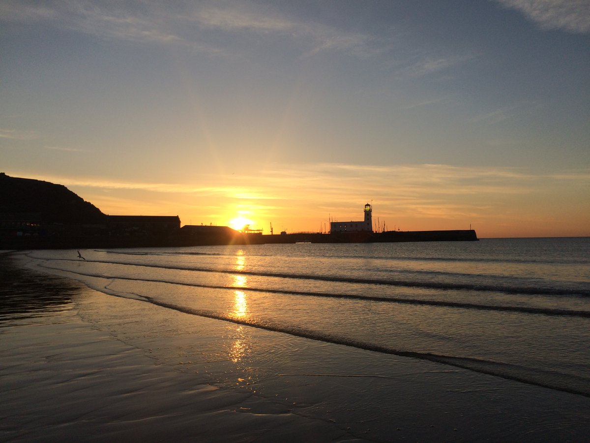 #Saturday #sunrise #Scarborough 🌅 Good morning from the Yorkshire Coast 🌊 This sunrise photo was taken in April 2021, and how lovely it was 🌅 Pouring with rain today so keep warm and dry, everyone 🌊