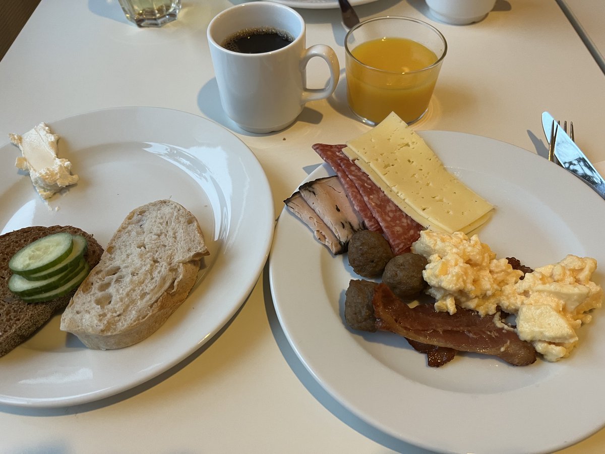 beduin01's tweet image. Frukost på Good Morning + Göteborg City ter sig så här, fullt godkänt. Ett flytande hotell vid älvkanten, trevligt och bekvämt. Ha en bra lördag vänner