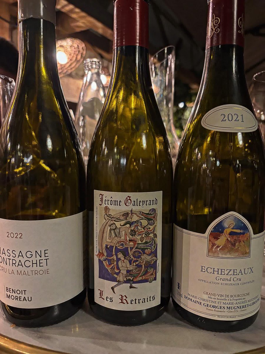 larchedesvins's tweet photo. Un blanc en retrait de rouges🍷
#beaune #bourgogne #burgundy #baravin #caviste #vin #wine #winebar #larchedesvins #vins #wine #instawine #winelover #foodandwine https://t.co/qxE7Peb6CO