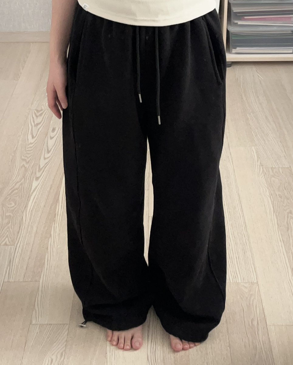 jenxney's tweet image. 좋아하는 가을겨울 바지 모음
(158기준 수선 x 끌림 x)

*경제적 대가가 발생하는 리워드링크 포함됨