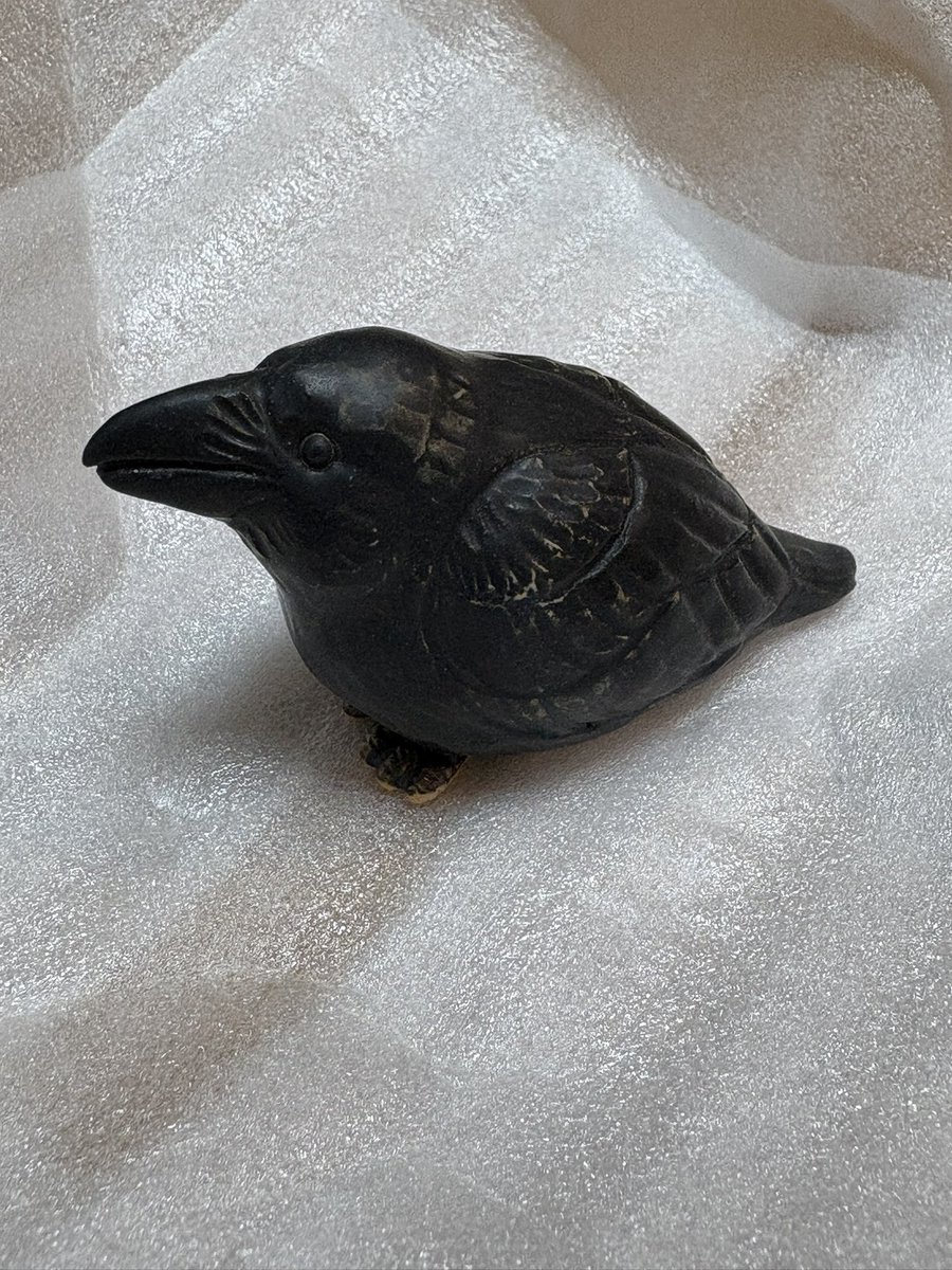 上野焼の陶器のカラス