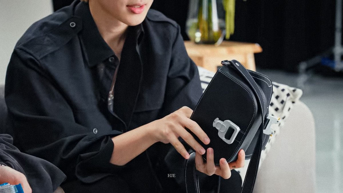 hourlyjimineyes's tweet image. what’s in jimin’s bag ⋆. 𐙚 ˚