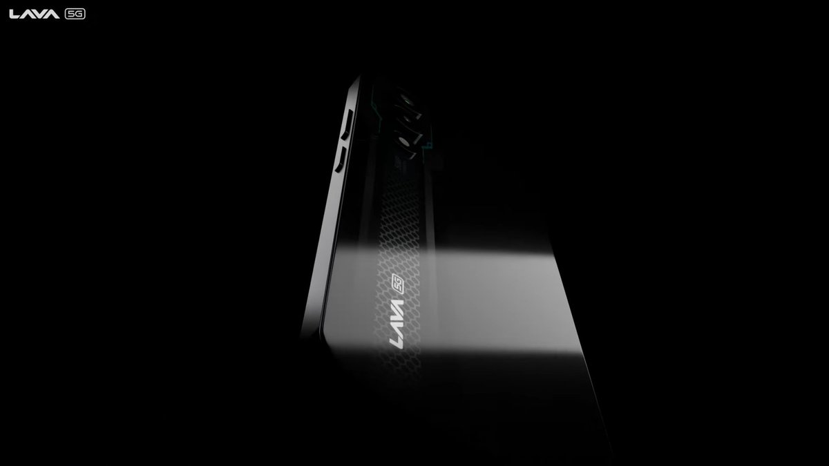 A_sharma45's tweet image. First look at the Lava Play Max 🔥
Dual cameras with a 50MP main lens, flat frames, and a cool patterned module that may glow at night.
Looks interesting 👀📱

#LavaPlayMax #TechFamily