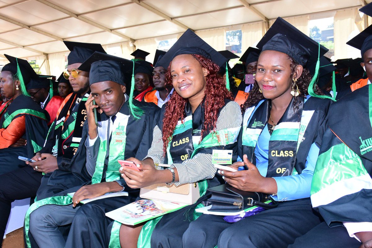 Esau_Matsiko's tweet image. Any message for today’s graduands? 👀 

#KIU32ndGrad