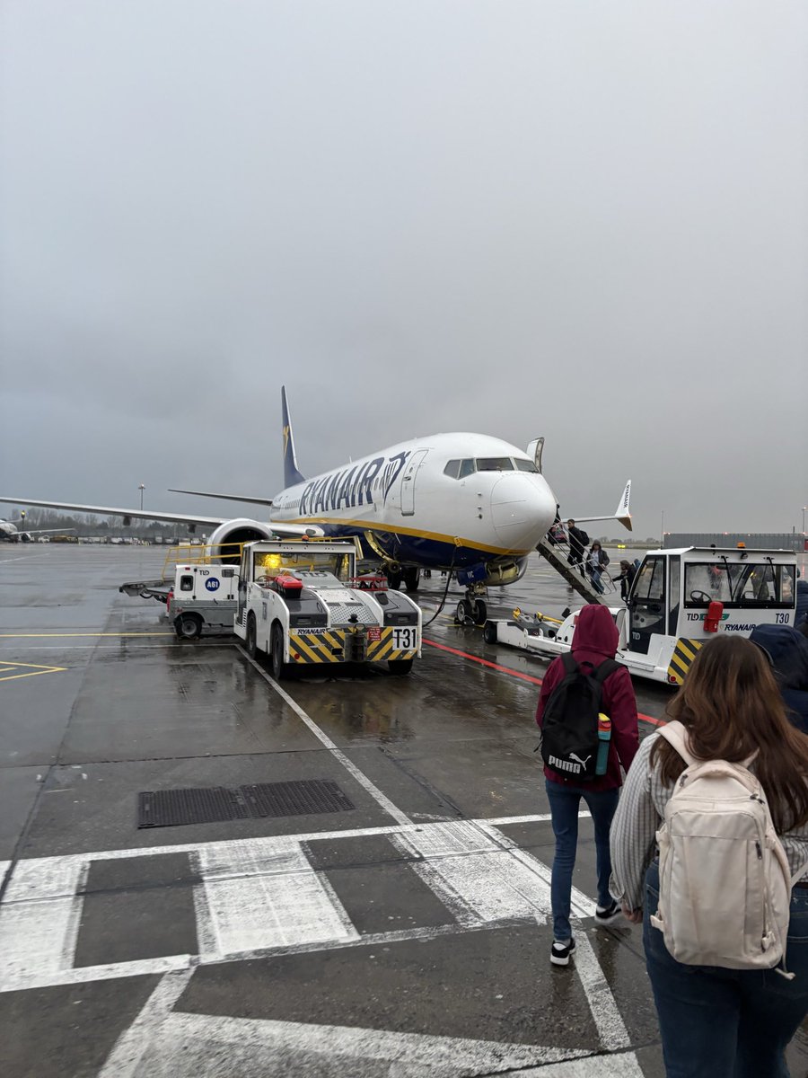 ellax88xx's tweet image. Next stop the CBS let go @Coventry_City we got this PUSB 🩵🩵🩵
@SkyBetChamp 
#PUSB #skyblue #championship #CCFC