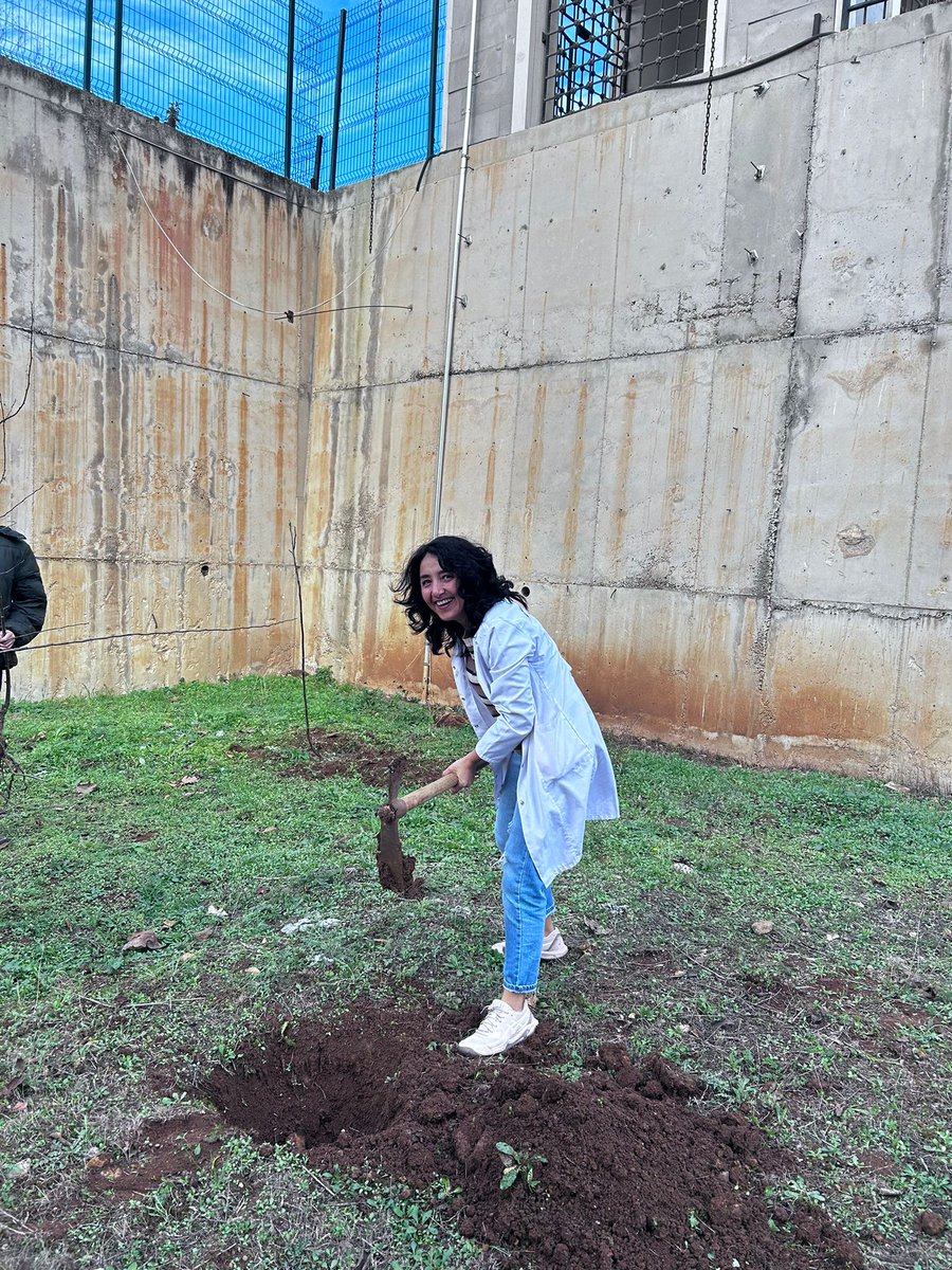 Okulumuzun ana binası ve 4 alan binasının bahçelerine ağaç dikerek, yeşil vatana hizmet etmenin mutluluğunu yaşadık. 
#hsy2mtal 
#kampüsünyıldızı 
#öndevehepönce 
#yeşilvatan 
#benheryerdevarım