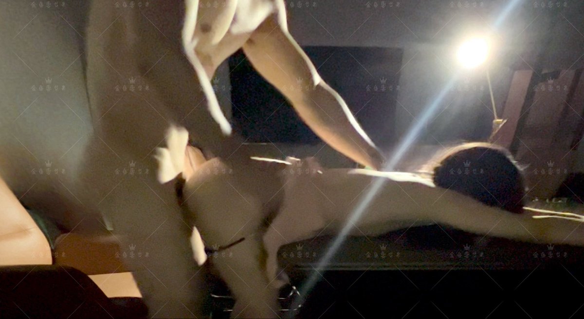 会议桌上能摆弄的可不止文件夹～

 #淫妻 #绿帽 #单男要自带趣点
#夫妻交友 #珠海夫妻 #珠海