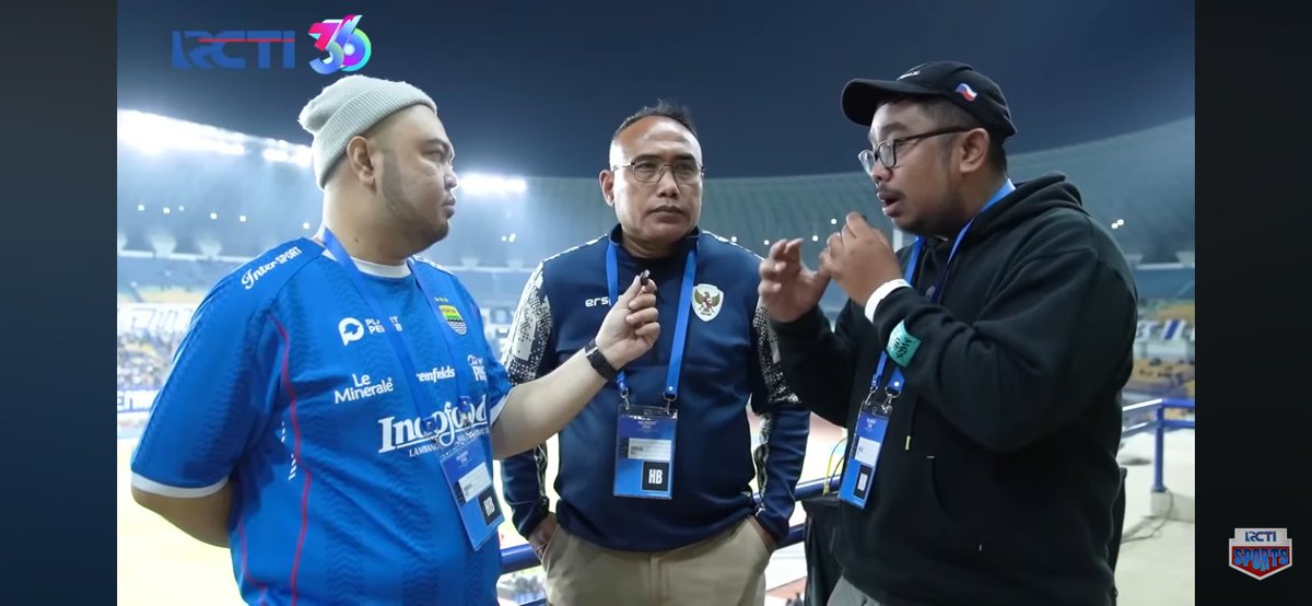 <a href="/garagarabola_/">GARAGARABOLA</a> <a href="/Brajamusti_YK/">BRAJAMUSTI</a> <a href="/BAWAHSKOR/">Bawah Skor Mandala</a> Ngetiknya sambil batuk ga bib? Ditunggu ah demam bola main ke Bandung lagi.. <a href="/labiebsadat/">L. Musaddad A. Sadat</a>