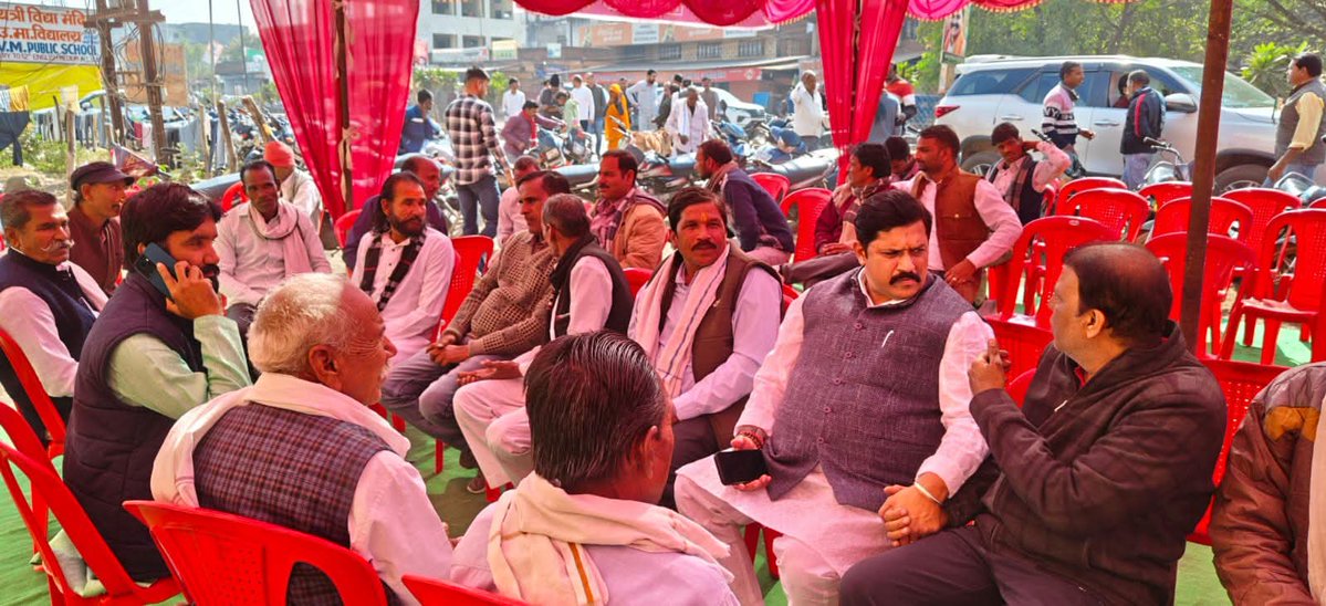 DrKPSinghYadav's tweet image. अशोकनगर रघुवंशी धर्मशाला में पूर्व सरपंच श्री अशोक सिंह धाकड़ जी मुड़राकला वालों के यहाँ शुभ विवाह समारोह में सम्मिलित होकर शुभकामनाएं प्रेषित की