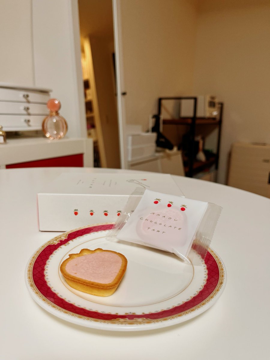 てふざっぱさんから、苺のワルツ あまおうチョコタルトをいただきました🍓
お、おいしい…！
高級な甘い味がしました！とってもおいしかったです
いつもありがとうございます🎶