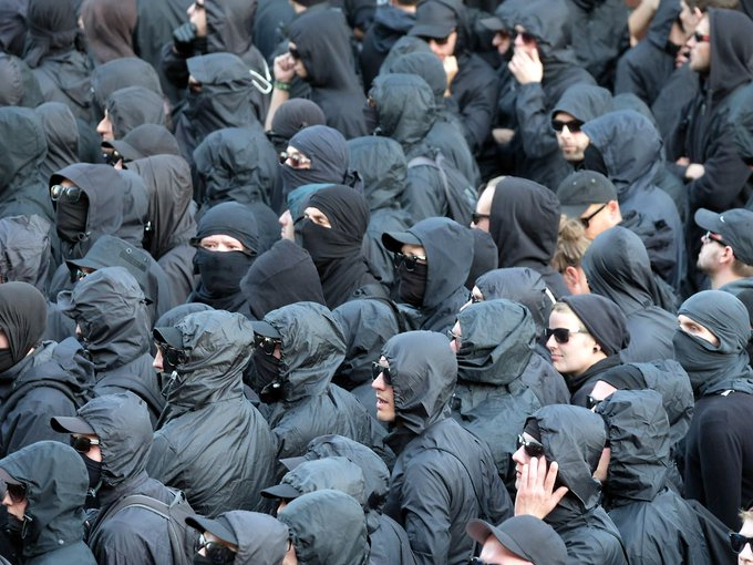 ernsterjuenger's tweet image. VIELFÄLTIG.  BUNT.  DIVERS.  TOLERANT.  🤗