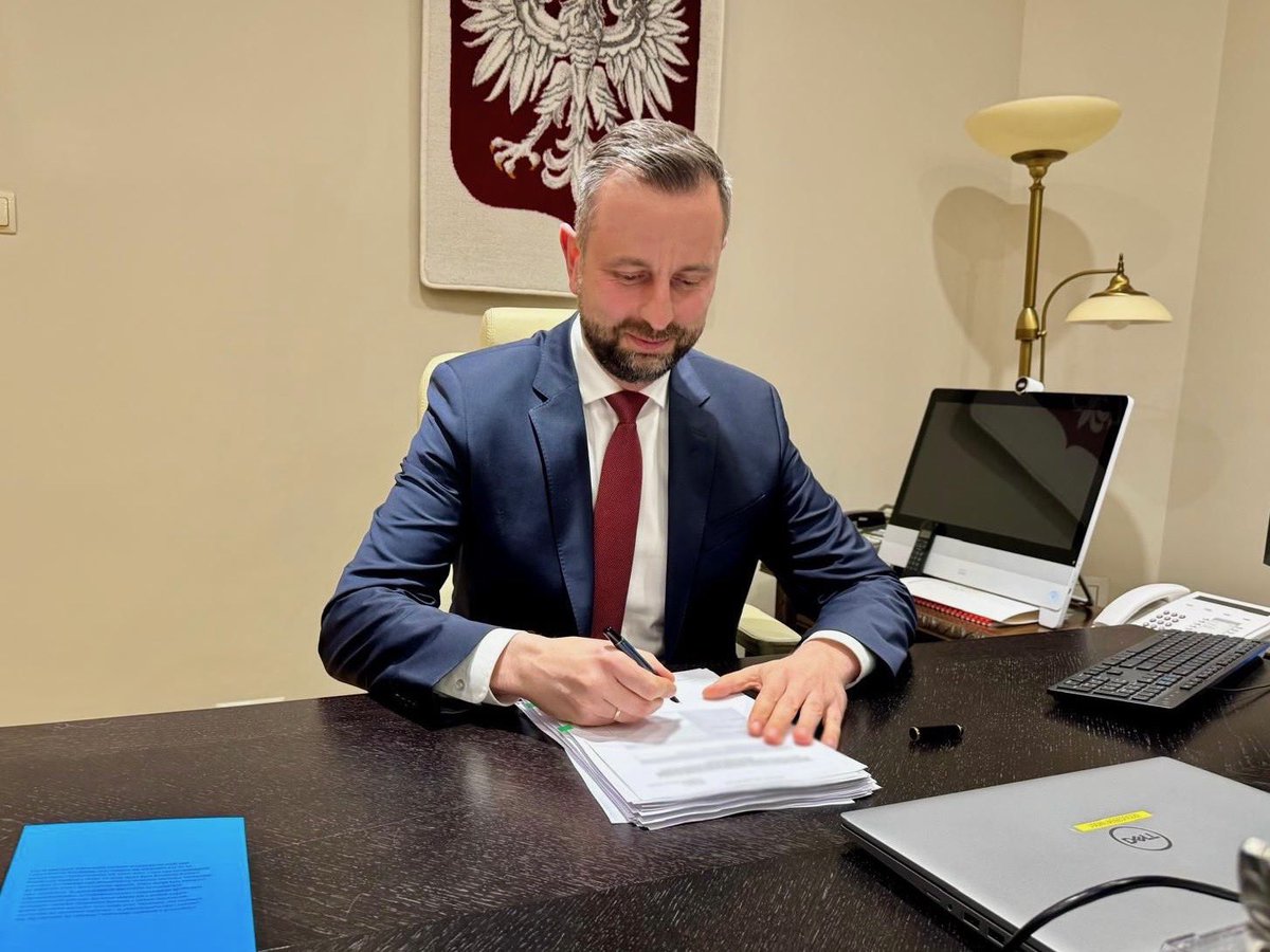 KosiniakKamysz's tweet image. Podpisane i wysłane! 🇵🇱 Wniosek o 43,7 mld euro z programu SAFE 🇪🇺 już w Brukseli! 

To ogromny krok dla bezpieczeństwa🇵🇱: m.in. modernizacja armii, nowoczesne technologie dronowe i antydronowe,
gigantyczne wparcie naszego przemysłu obronnego,
środki na #Tarcza…