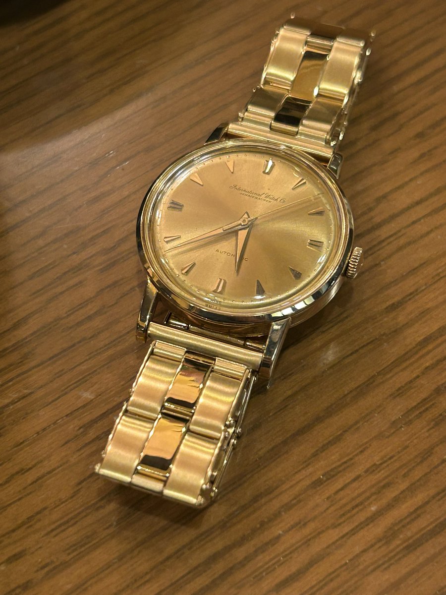 k_watches_'s tweet photo. 金無垢インターGETだぜ😎
#YellowGold
#IWC
#オールドインター
#cal853 https://t.co/OirkaJQ75I