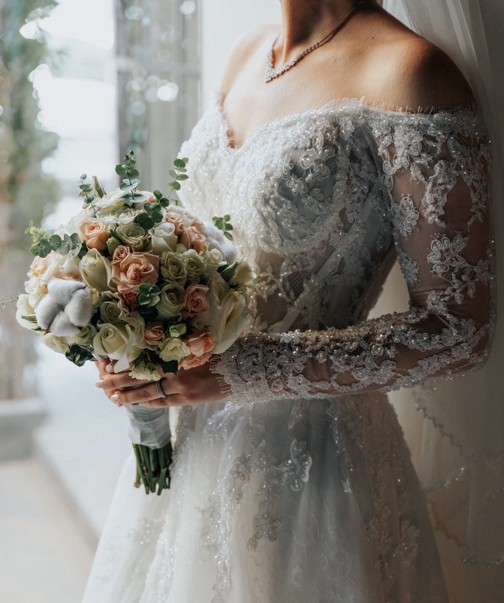 _wonderlanderr_'s tweet photo. از یک آبان ۱۴۰۴ :)

They now pronounce us husband &amp; wife ♥️ https://t.co/VM08YJVDPO