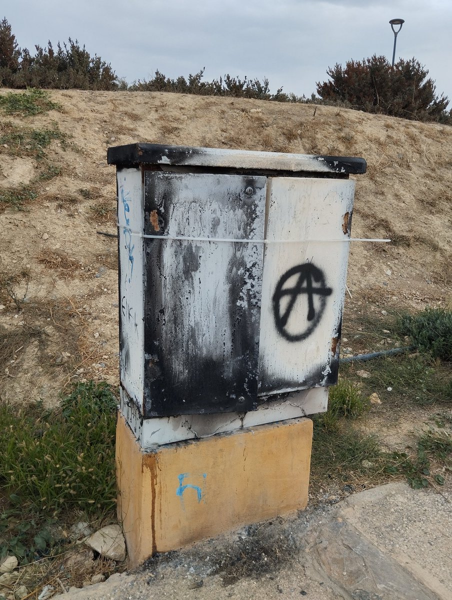 katerin87813001's tweet image. #AlphabetChallenge #WeekVForVowels Awful encounters