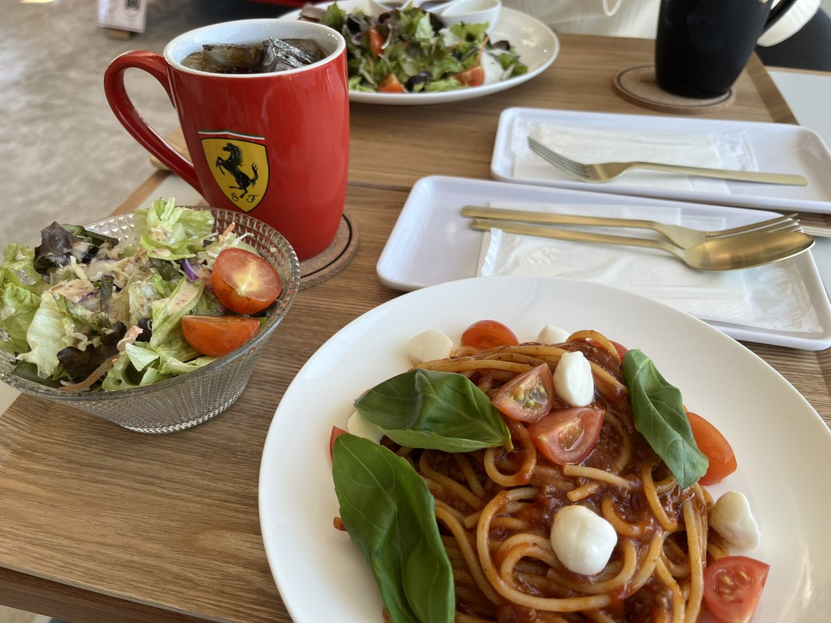 zeronm1's tweet photo. S2&amp;スーパーカー&amp;カフェ&amp;久しぶりの助手席 https://t.co/61zPQ96AFW