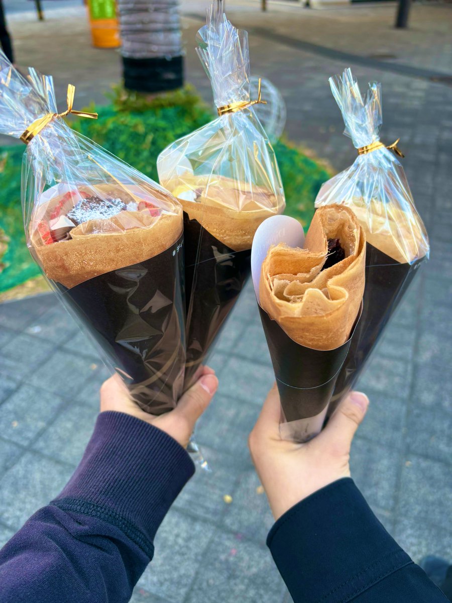 akka_mb's tweet photo. みずきちゃんとクレープを1人2つずつ食べました😋 https://t.co/CXhZCnYvlV