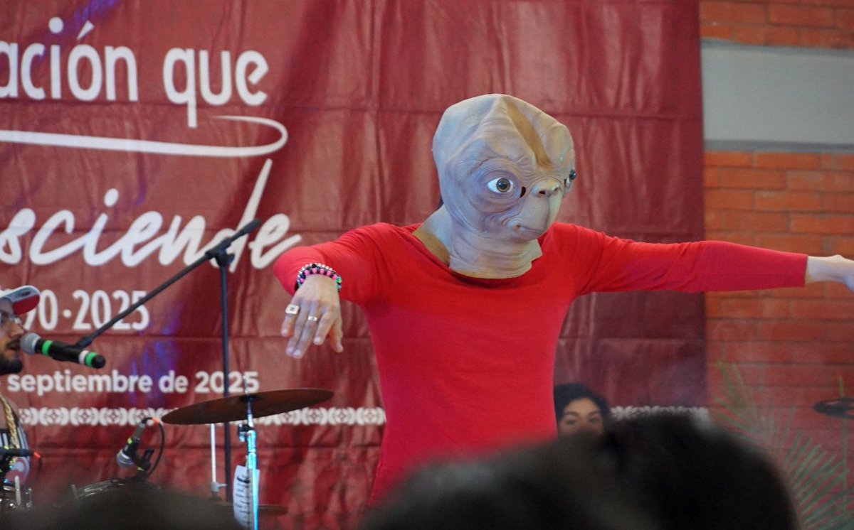 TESEeducativo's tweet image. Con un Gran Concierto Concluye la 25a Semana de la Música del TESE

Un cierre espectacular, se vivió este viernes 28 de noviembre durante el último día de la 25a Semana de la Música del Tecnológico de Estudios Superiores de Ecatepec (TESE)