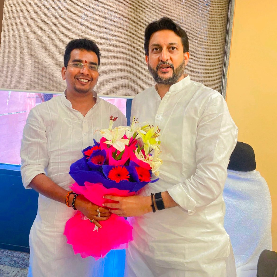 भाजपा के राष्ट्रीय मंत्री व बड़े भाई श्री <a href="/RiturajSinhaBJP/">Rituraj Sinha</a> जी को जन्मदिवस की हार्दिक शुभकामनाएं!
ईश्वर आप पर अपना आशीर्वाद बनाए रखें और आपको उत्तम स्वास्थ्य, असीम ऊर्जा व दीर्घायु प्रदान करें।<a href="/BJP4India/">BJP</a> <a href="/BJP4Bihar/">BJP Bihar</a>