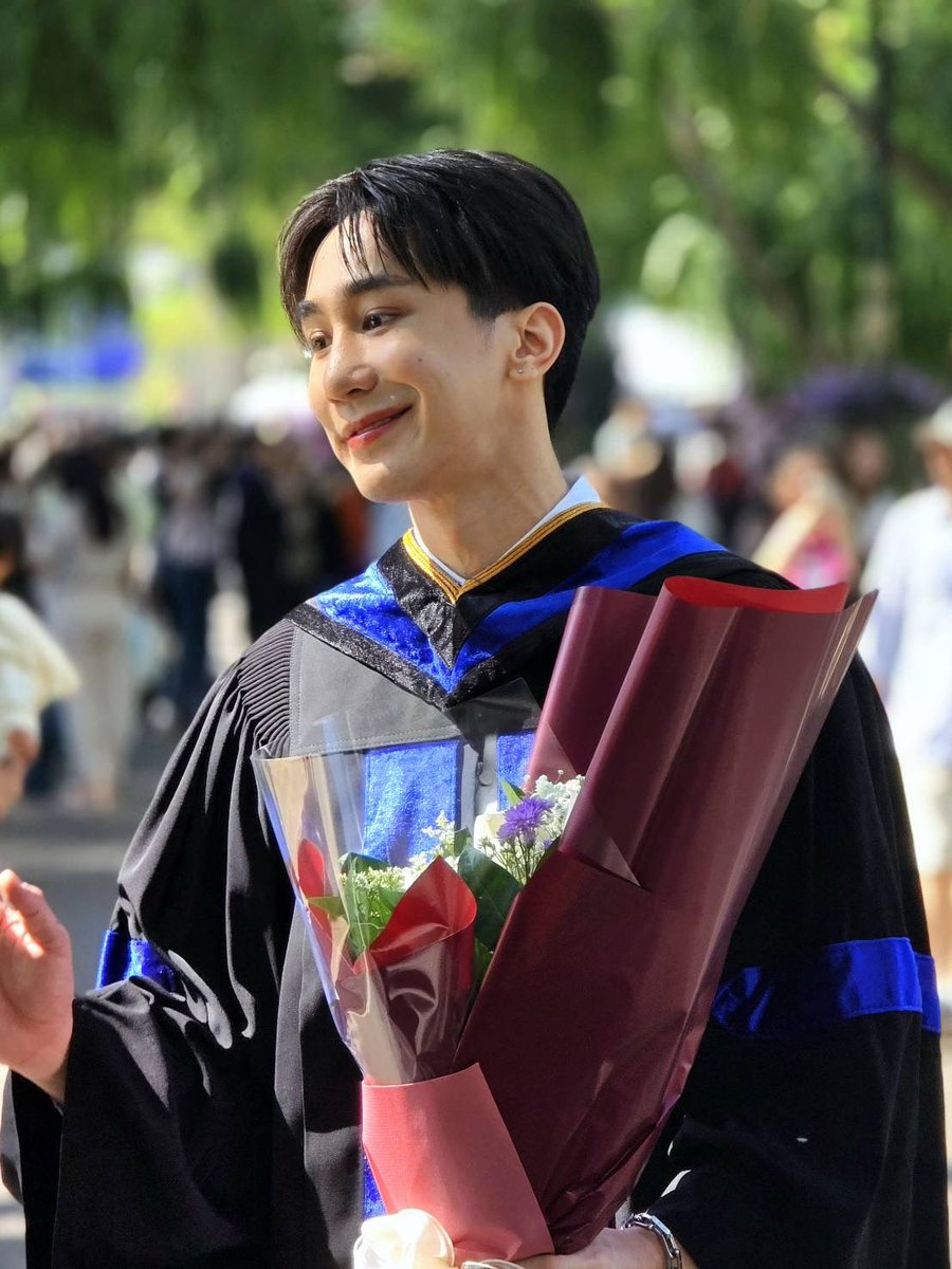 GuideOfficialFC's tweet image. Congratulations  @kc_guide  🎉

         ขอแสดงความยินดีกับความสำเร็จในวันนี้ด้วยน้าา ขอให้อนาคตเต็มไปด้วยโอกาสและความก้าวหน้านะคะ 🎓✨

#GuideGraduation #Guidekc 
#GuideKantapon 🐈