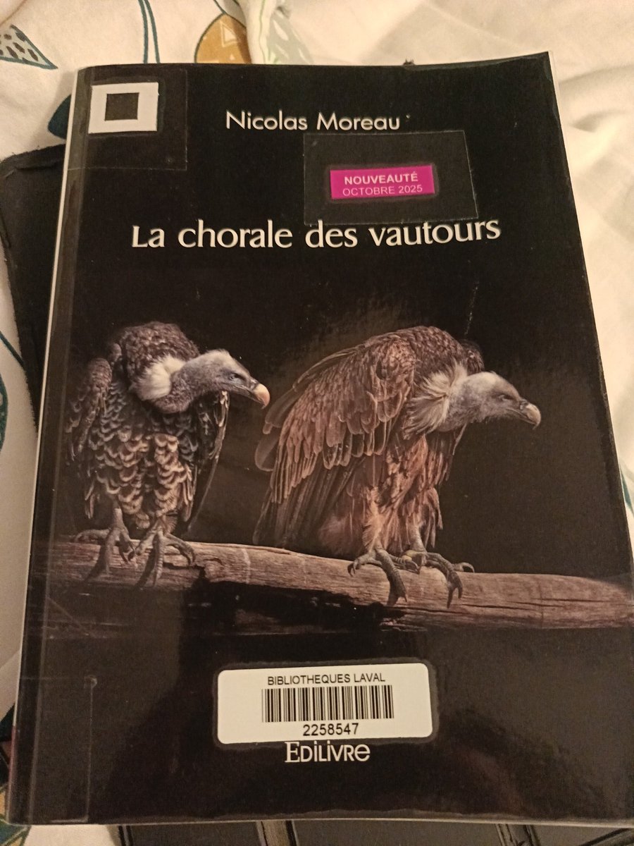Celine_0926's tweet image. #romanpolicier La chorale des vautours de Nicolas Moreau. J&apos;ai adoré. Des morts et de l&apos;humour. Agatha Christie et Fred Vargas n&apos;ont qu&apos;à bien se tenir 🙂. Et ça se passe en #Mayenne 👍 #lecture #samediconseil