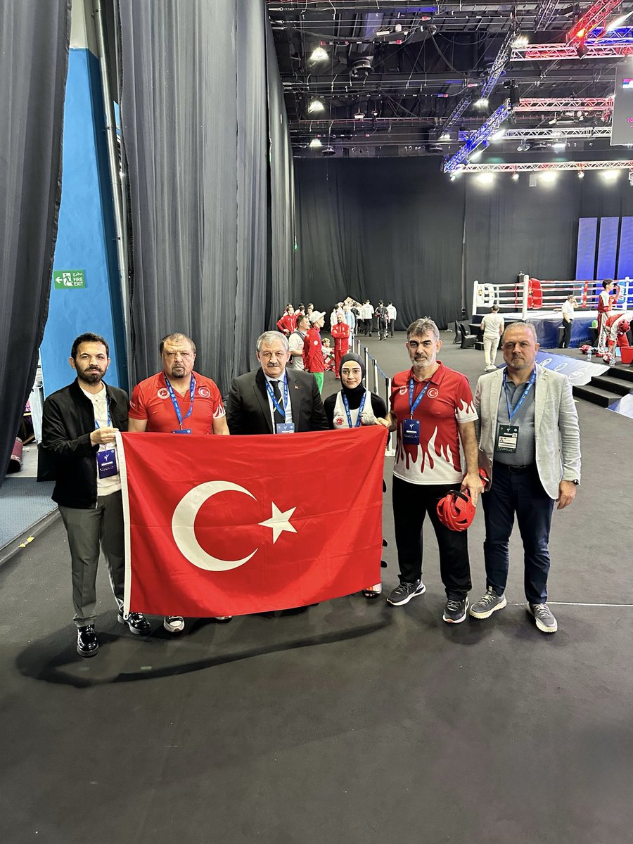 Birleşik Arap Emirlikleri’nde devam eden Dünya Büyükler Kick Boks  Şampiyonası’nda Sporcumuz Özlem Melek Korkmaz, Meksika’lı rakibini yenerek 48 Kg Low Kick Dünya Şampiyonu olmuştur.

<a href="/OA_BAK/">Dr. Osman Aşkın Bak</a>  <a href="/hamzayerlikaya/">Hamza Yerlikaya 🇹🇷</a> <a href="/gencliksporbak/">Gençlik ve Spor Bakanlığı 🇹🇷</a> <a href="/GSBsporgm/">Spor Hizmetleri Genel Müdürlüğü</a> <a href="/TeamTurkiye/">Team Türkiye</a> <a href="/trtsporyildiz/">TRT Spor Yıldız</a> <a href="/lutfullahgoktas/">Lutfullah Goktas</a>