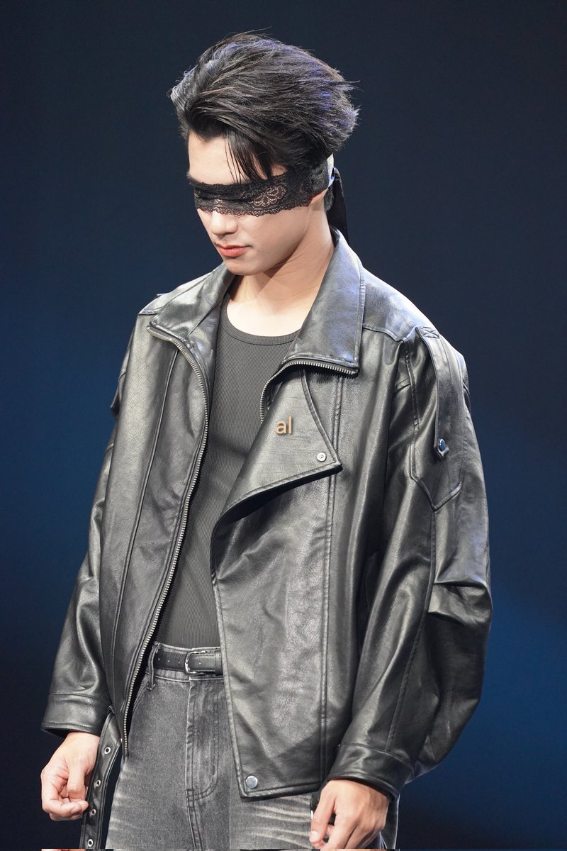 Blindfolded!

OHM PAWAT IN GUANGZHOU
#OhmFMinGuangzhou
#ohmpawat