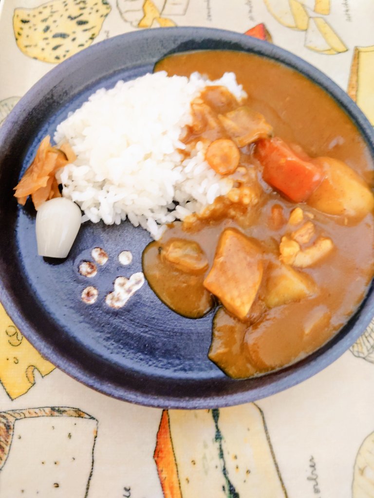オリエンタル マース カレー
最近ハマってるよ 作っている時
洋食屋さんの においがする
マースチャツネが 入るからかな
シーフードカレーにしました の巻