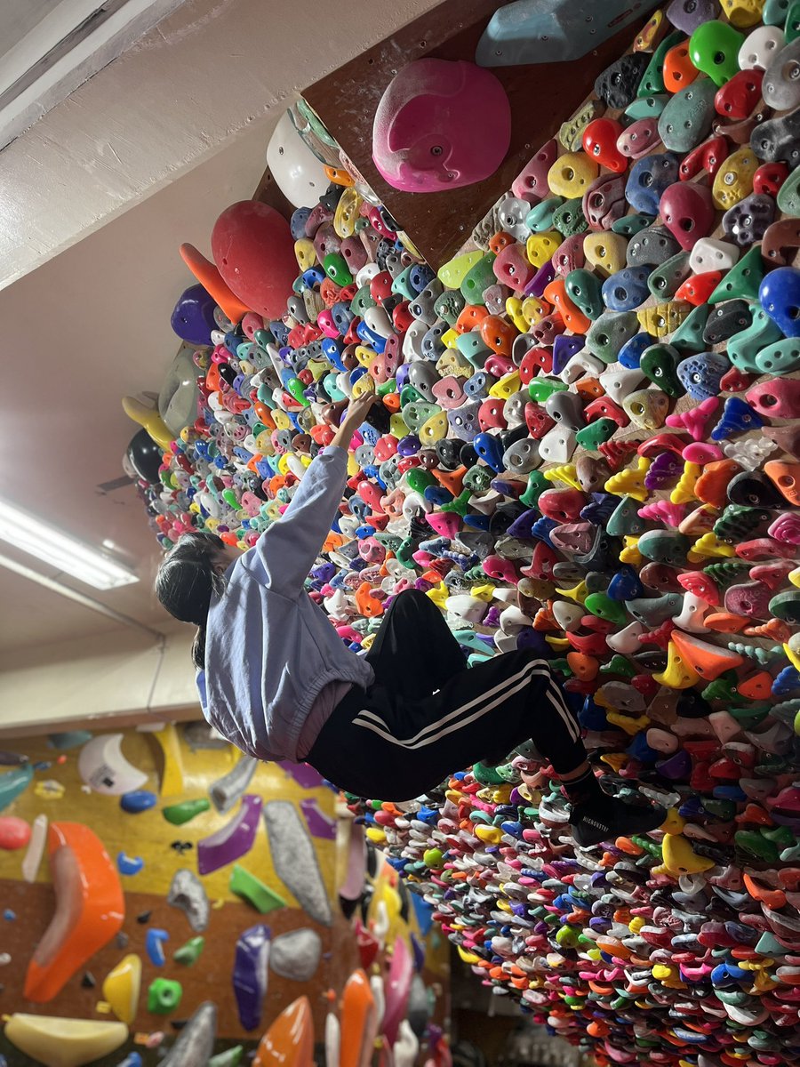 VolnyClimbing's tweet photo. VOLNY相模原ではキッズスクール体験受付中！
全部で80本あるキッズ&amp;初心者課題に加え、慣れてきたら様々な傾斜のまぶし壁にも挑戦していきます！

スクール体験はこちらから↓
https://t.co/MVfJqVhTuF

#ボルダリング #習い事 #お出かけ #町田 #八王子 #神奈川 #相模大野 #クライミング https://t.co/ZuMISfM5Yc