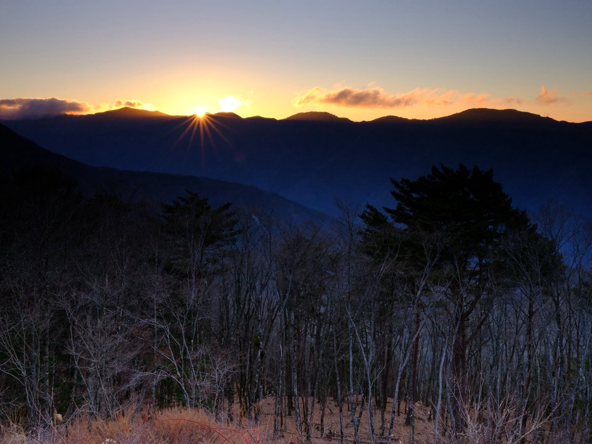 長野
大鹿村 夕立神パノラマ公園
南アルプスに沈む太陽📸
vanlife photo🚐
